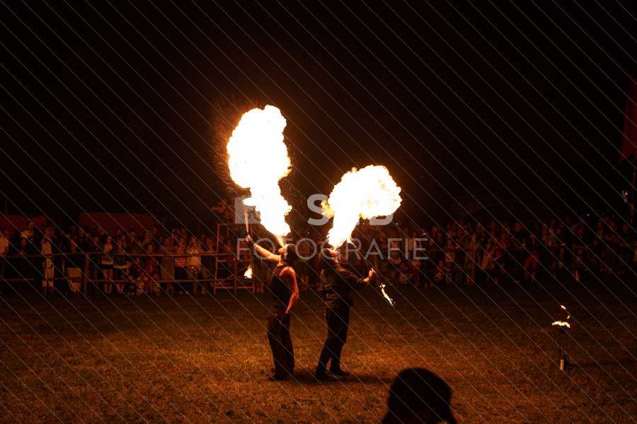 Feuershow mit Drachenfeuer