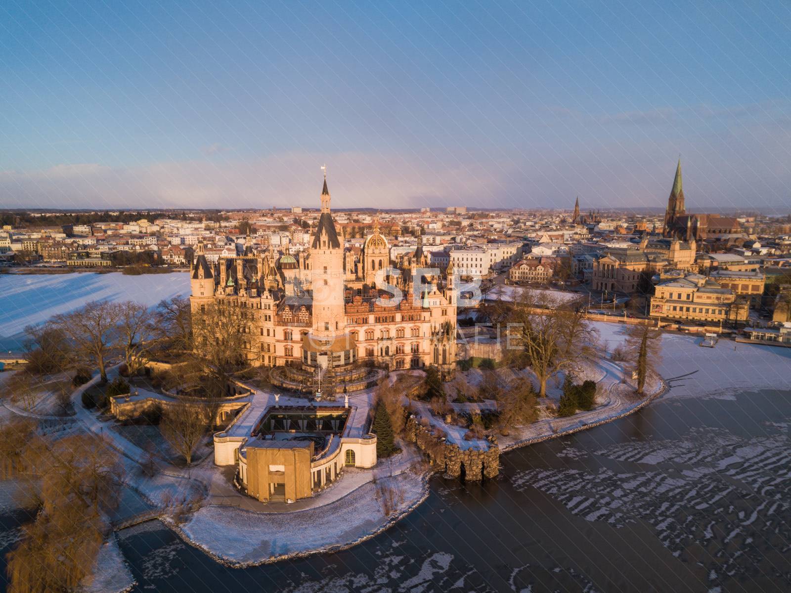 Schweriner Schloss bei Frost