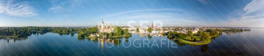 Panorama mit dem Schweriner Schloss