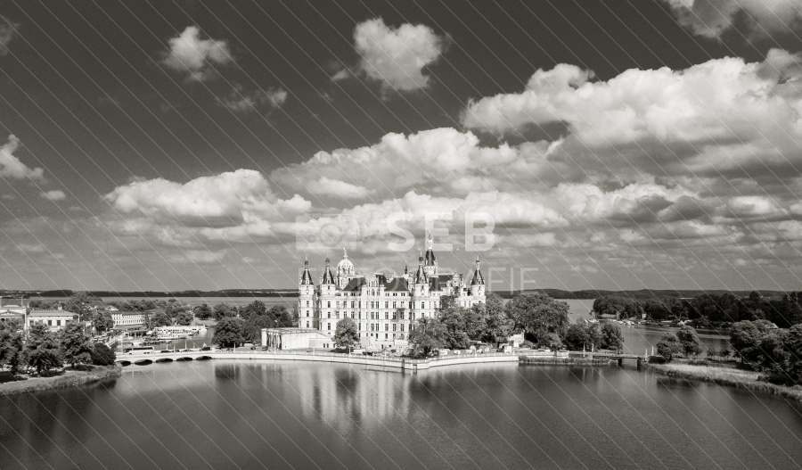 Das Schweriner Schloss in schwarz/weiß