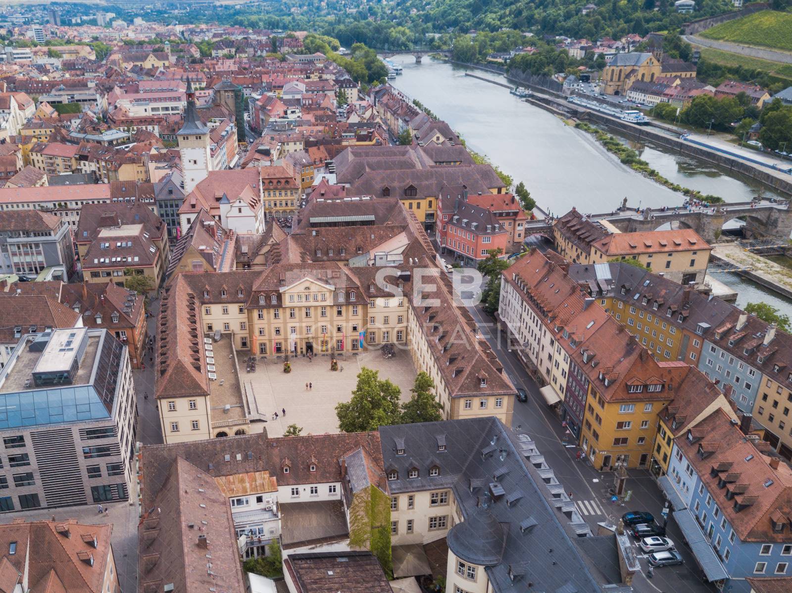 Blick zum Rathaus Würzburg