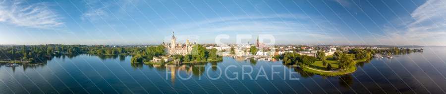 Panorama mit dem Schweriner Schloss