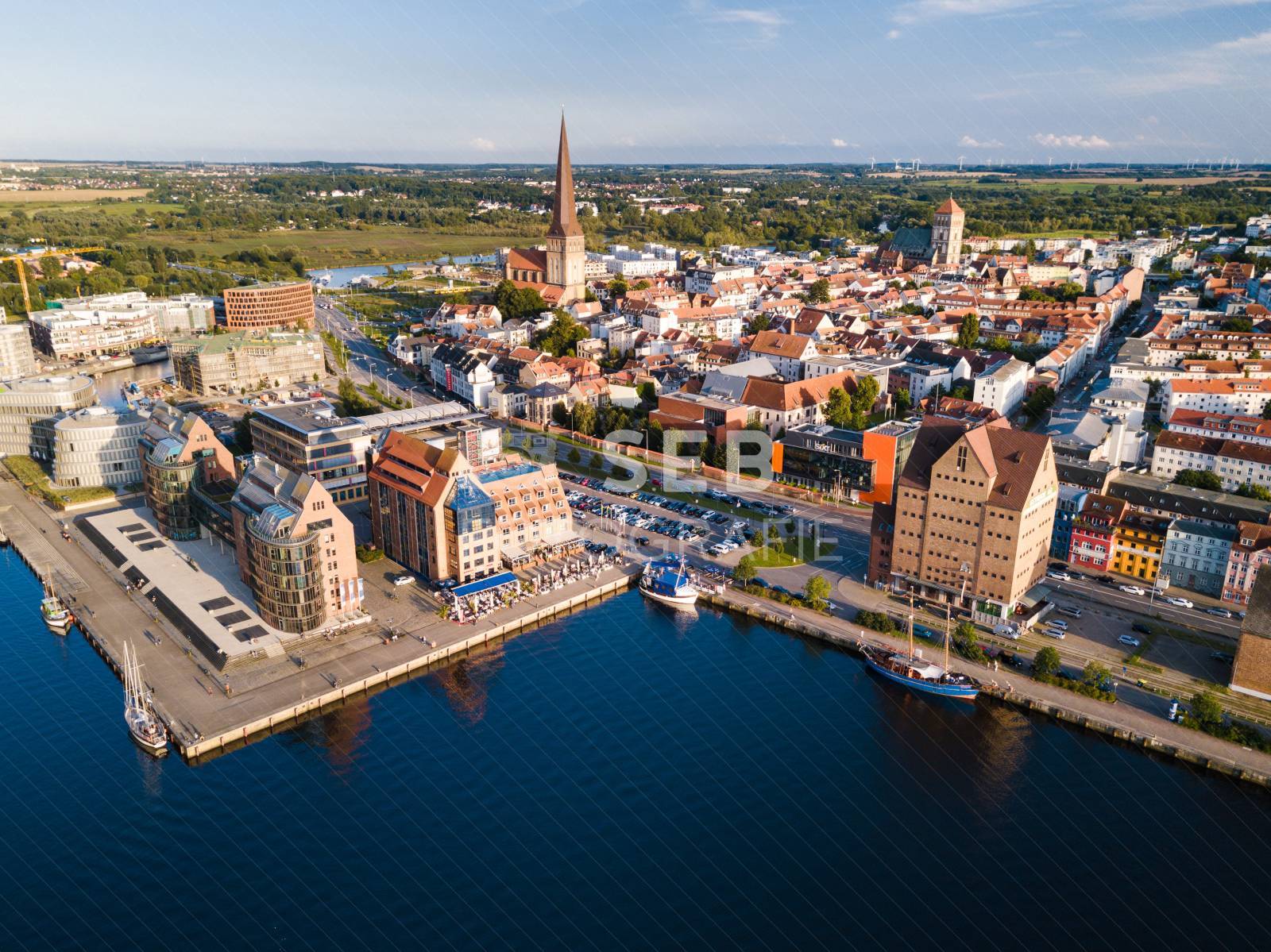 Stadthafen Rostock am frühen Abend