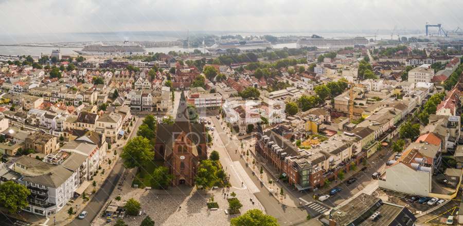 Panorama vom Kirchplatz in Warnemünde