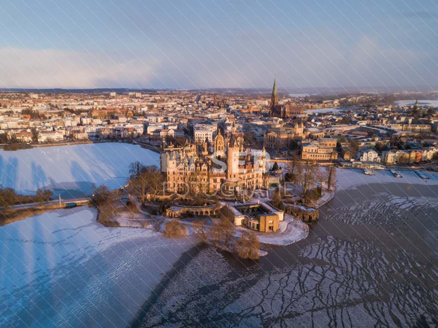 Schweriner Schloss bei Frost