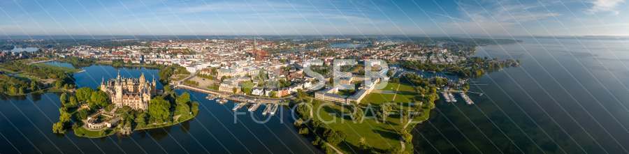 Panorama mit dem Schweriner Schloss