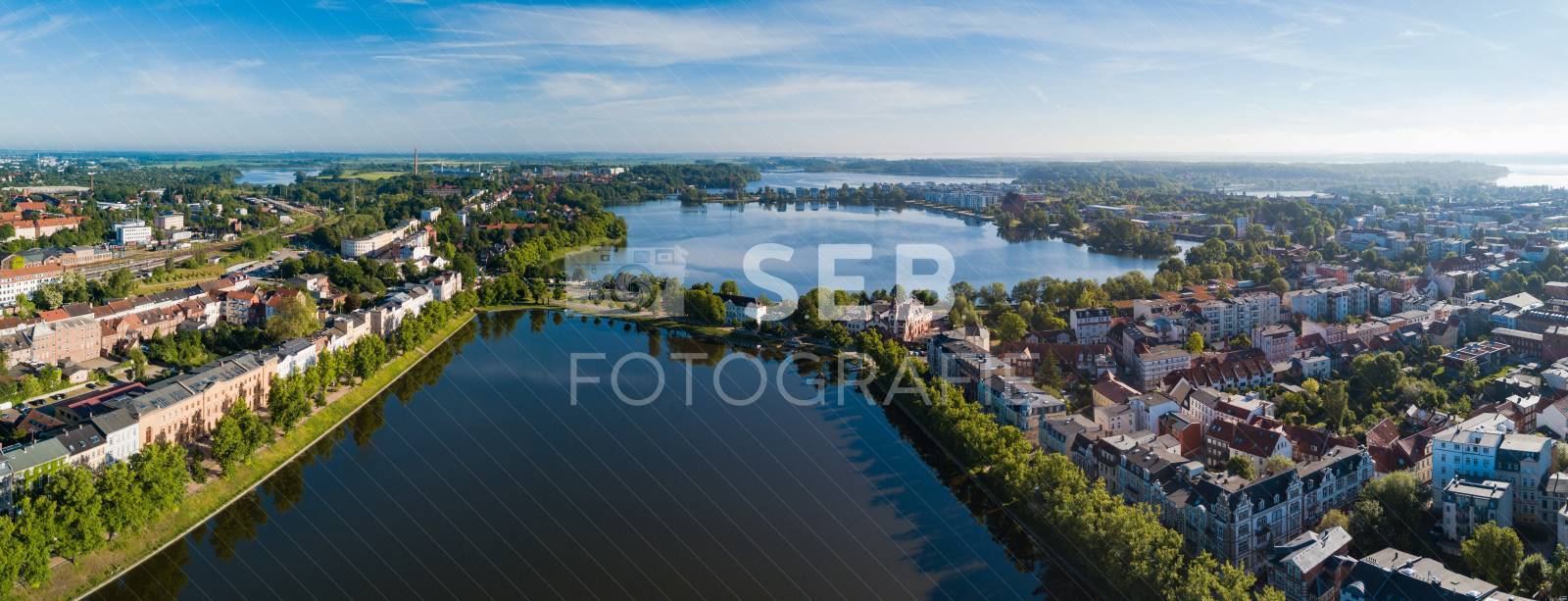 Panoramablick zum Nordufer des Pfaffenteichs in Schwerin