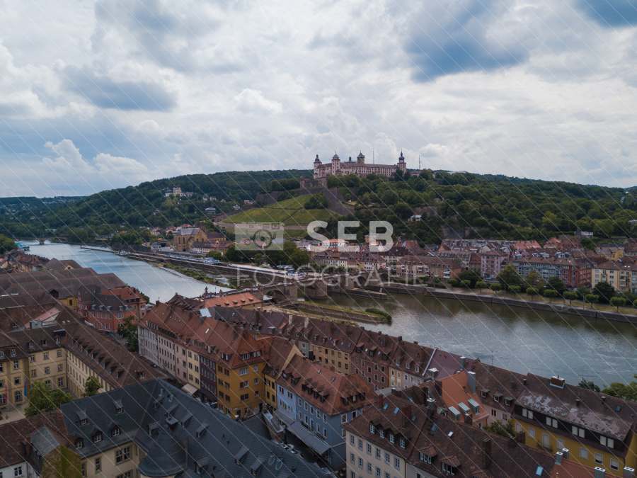 Blick über den Main zur Festung Marienberg