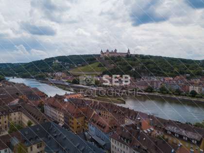 Blick über den Main zur Festung Marienberg