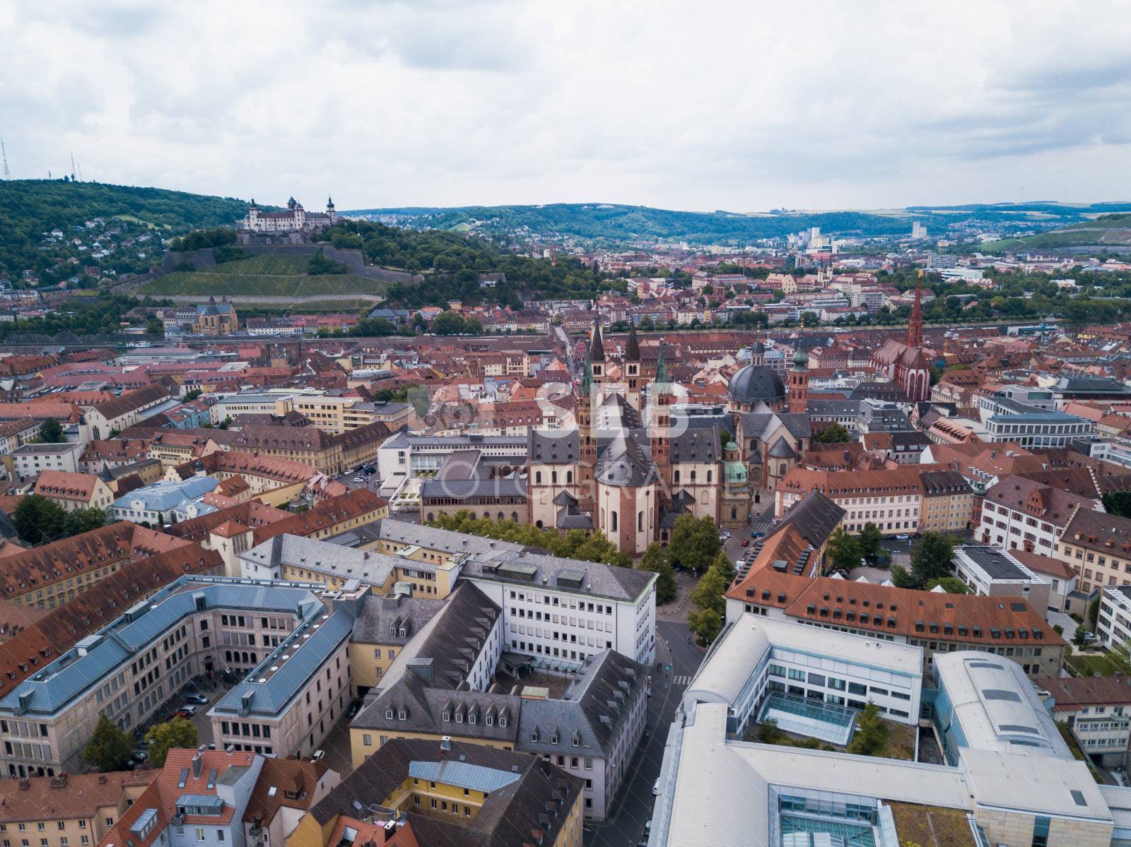 Blick über die Altstadt zur Festung Marienberg