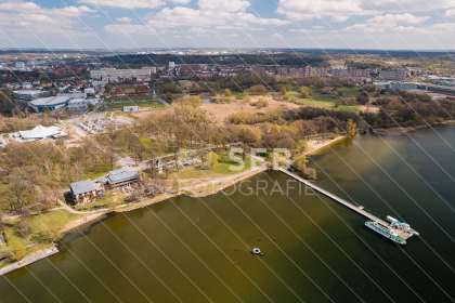 Fahrgastschiffe und Badehaus