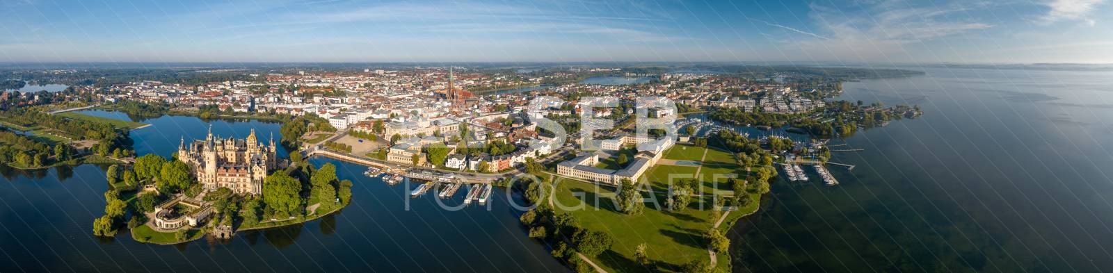 Panorama mit dem Schweriner Schloss